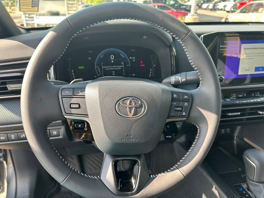 Used 2025 Toyota Camry SE image 17