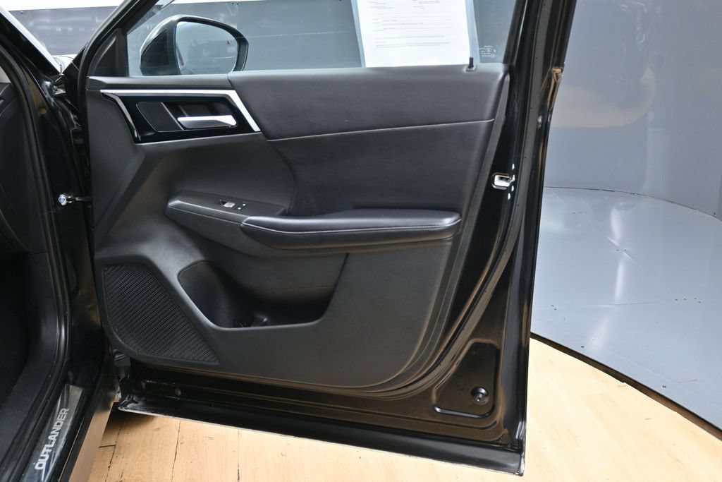 Used 2022 Mitsubishi Outlander SE FWD image 39