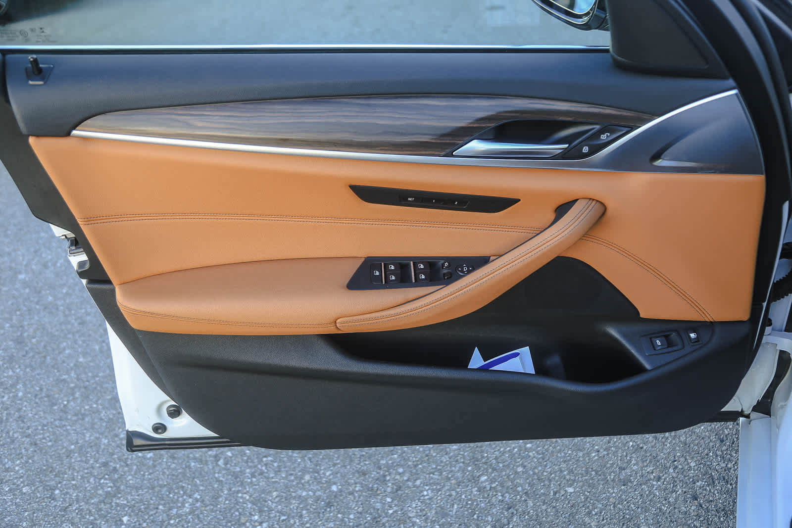 Certified 2023 BMW 530e w/ Convenience Package image 17