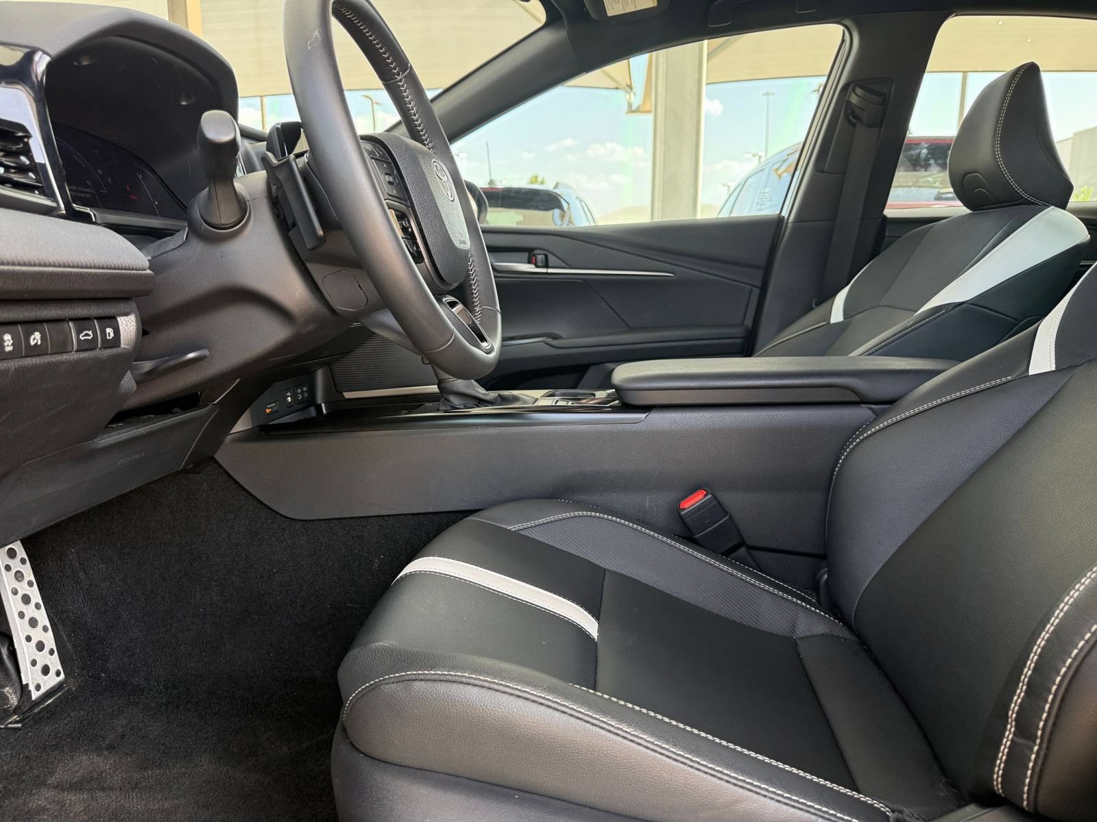Used 2026 Toyota Camry SE FWD image 27