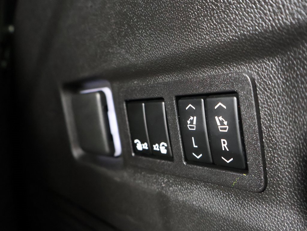 Used 2022 Chevrolet Tahoe LT w/ LT Signature Plus Package image 15