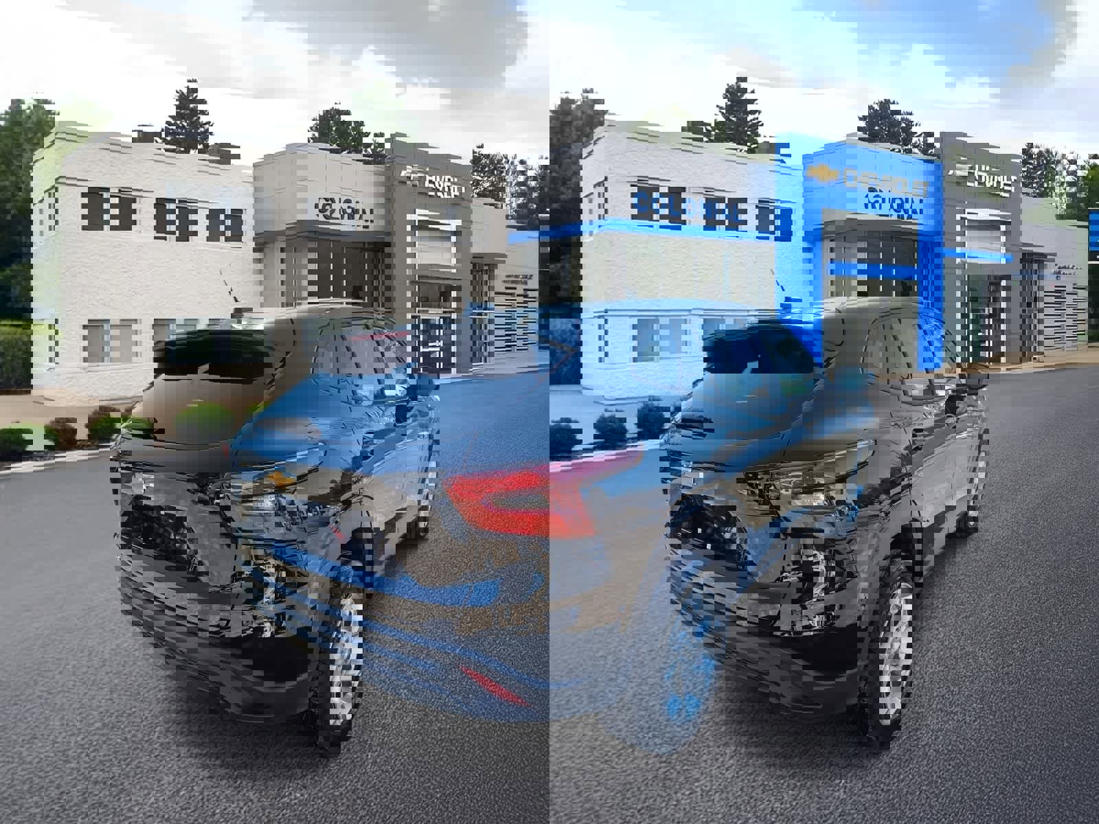 Used 2024 Chevrolet Trax LS w/ LS Convenience Package image 4