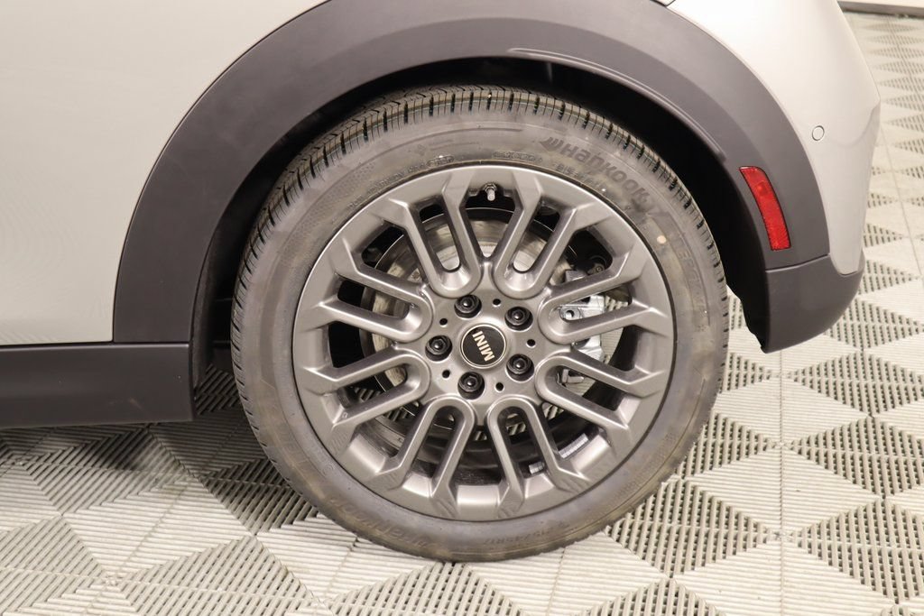 New 2025 MINI Cooper 2-Door Hardtop FWD image 18