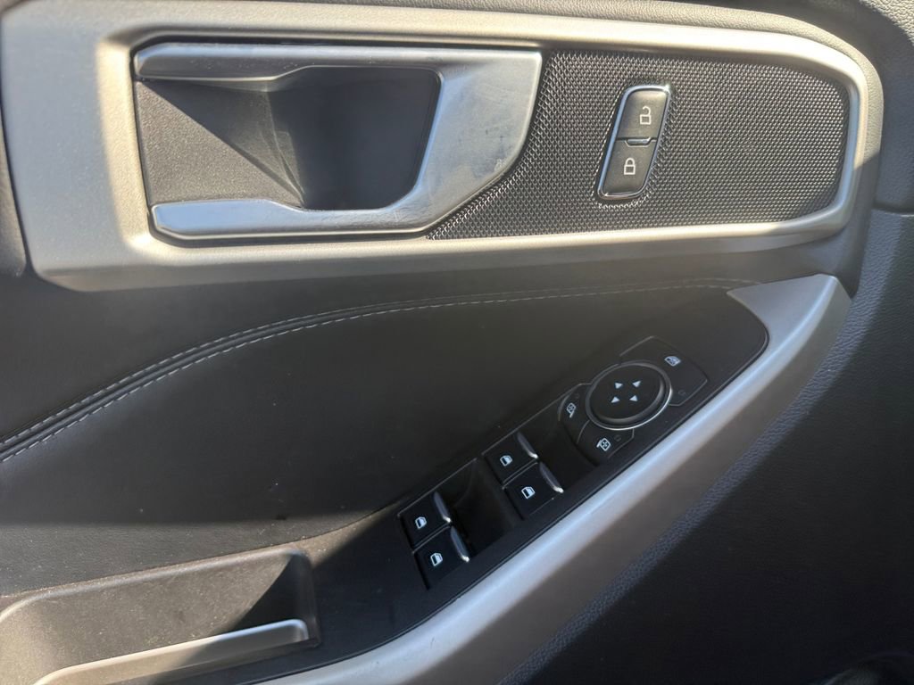 Used 2023 Ford Explorer XLT image 18