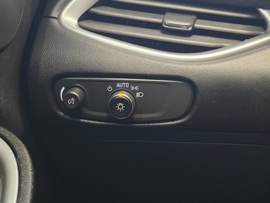 Used 2024 Chevrolet Malibu LT FWD image 25
