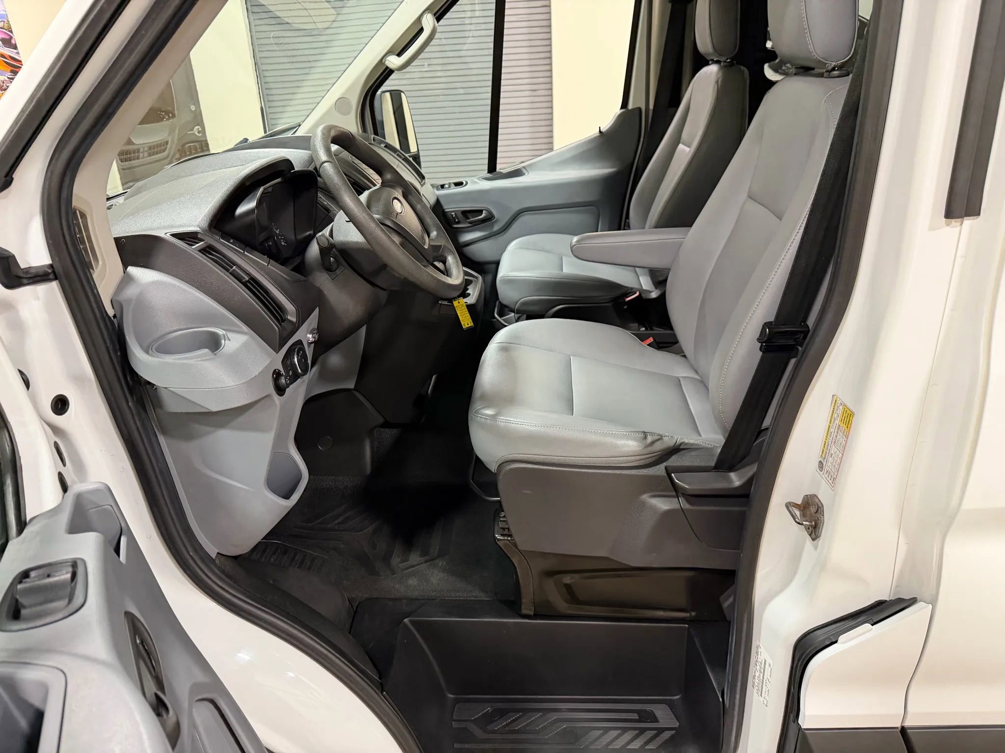 Used 2015 Ford Transit 250 148 Medium Roof RWD image 33
