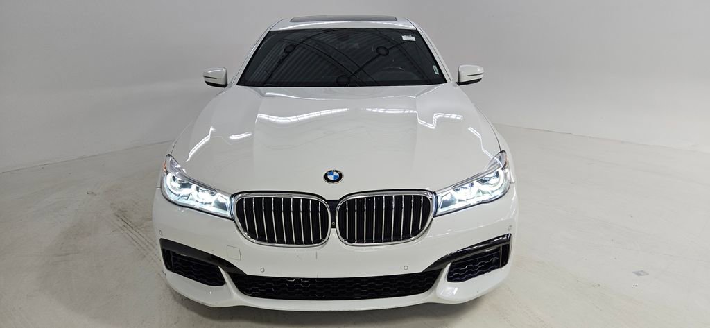 Used 2017 BMW 750i xDrive image 11
