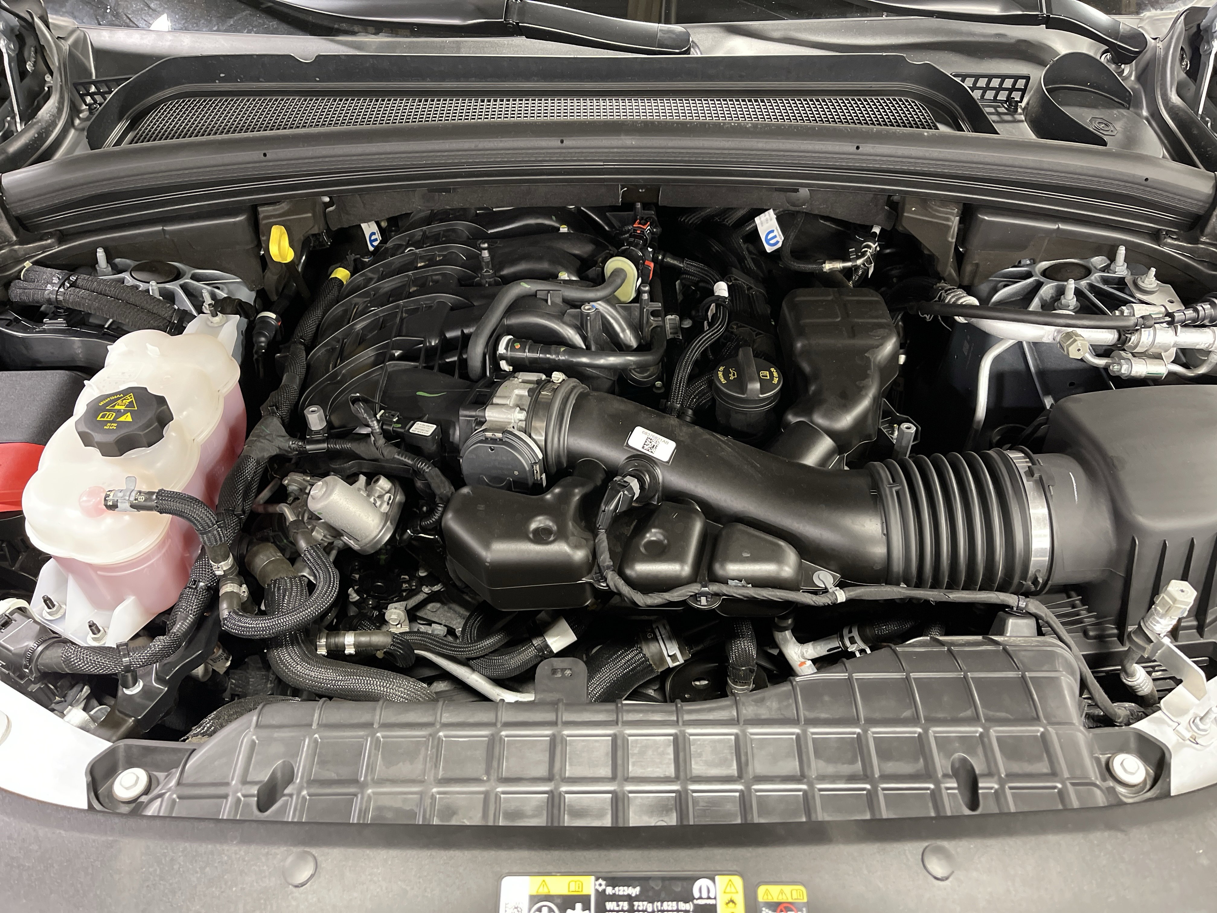 Used 2024 Jeep Grand Cherokee Laredo image 16