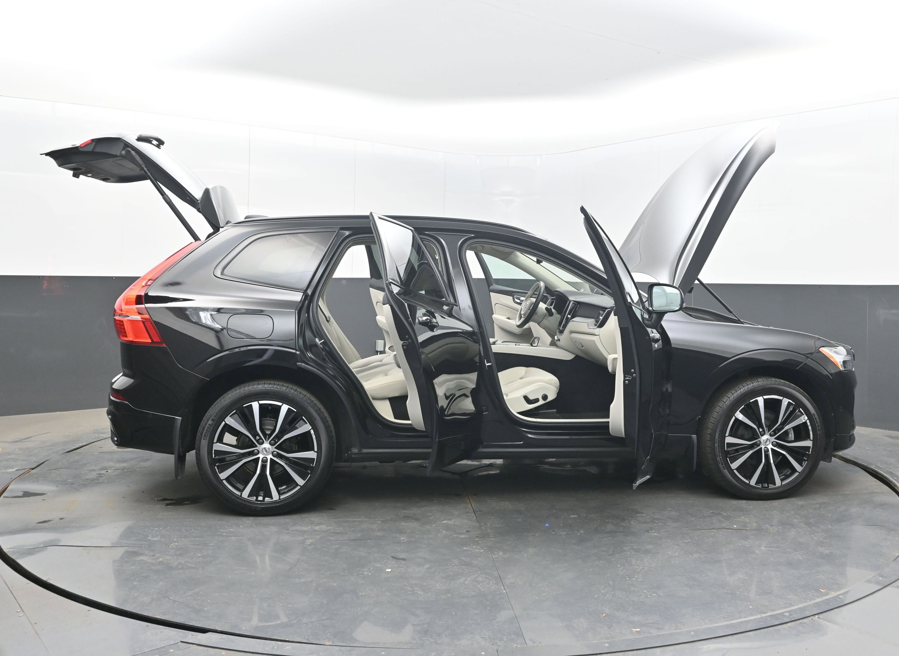 Used 2023 Volvo XC60 B5 Plus w/ Climate Package image 44