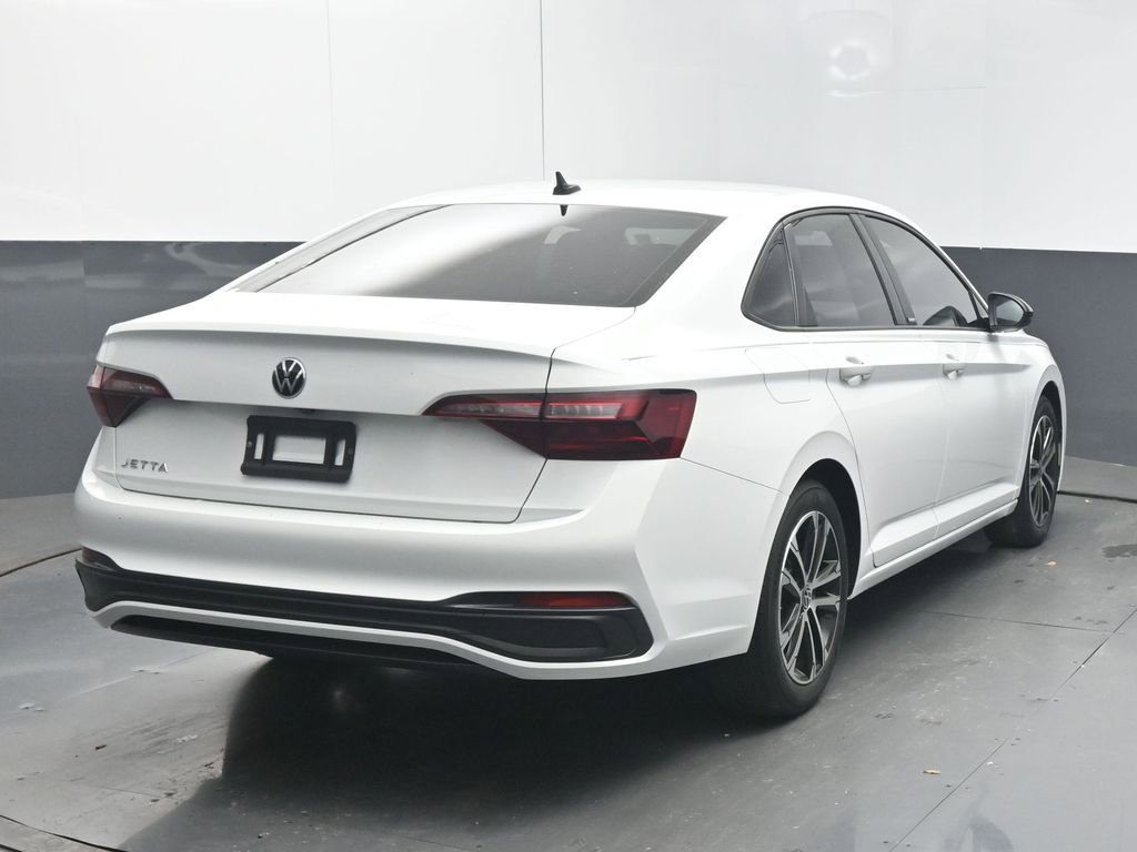 Used 2023 Volkswagen Jetta Sport image 7