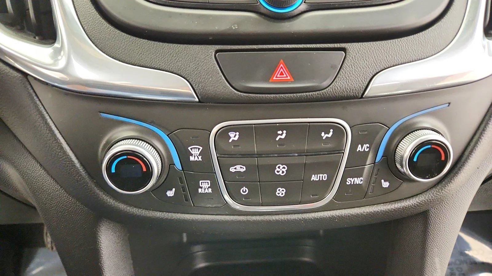 Used 2020 Chevrolet Equinox LT FWD image 19