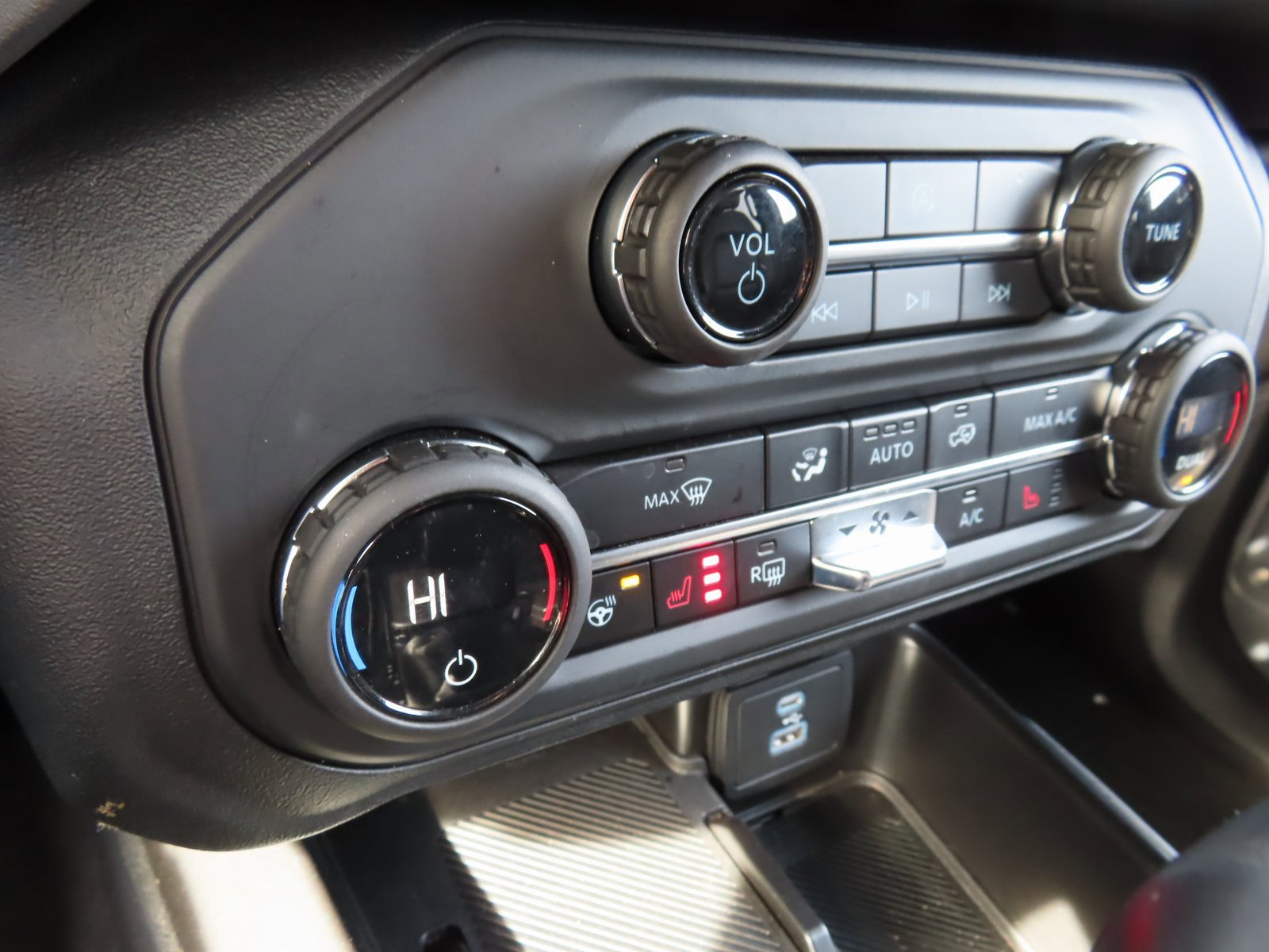 Used 2025 Ford Bronco Outer Banks image 27