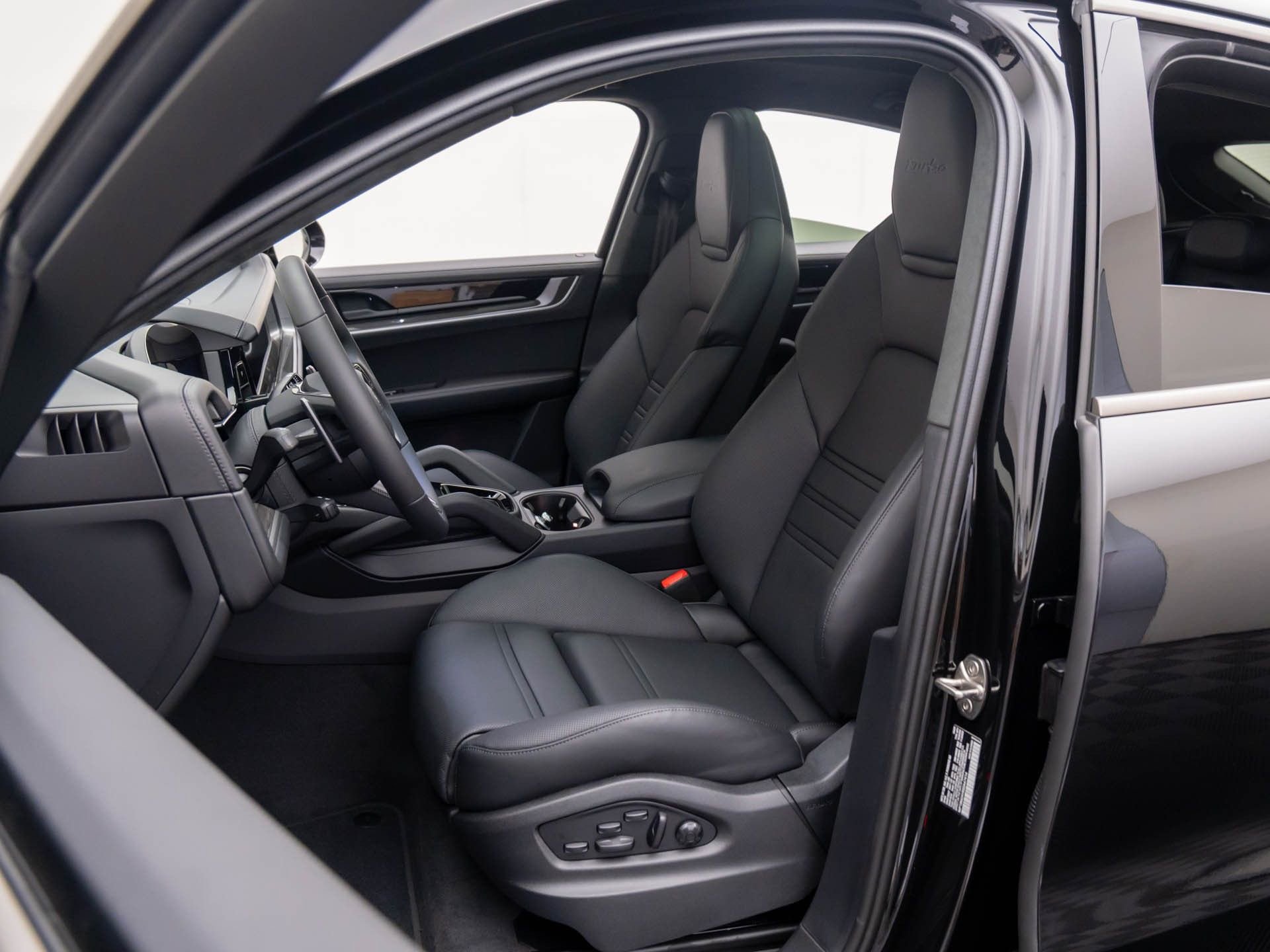 New 2025 Porsche Cayenne Turbo image 5