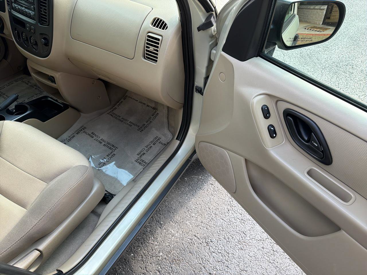 Used 2004 Ford Escape XLS FWD image 31