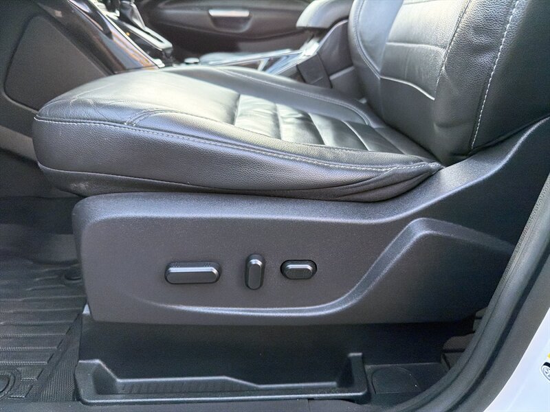 Used 2016 Ford Escape Titanium FWD image 19