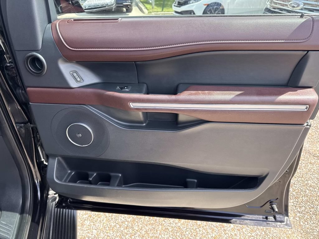 Used 2024 Ford Expedition Limited RWD image 16