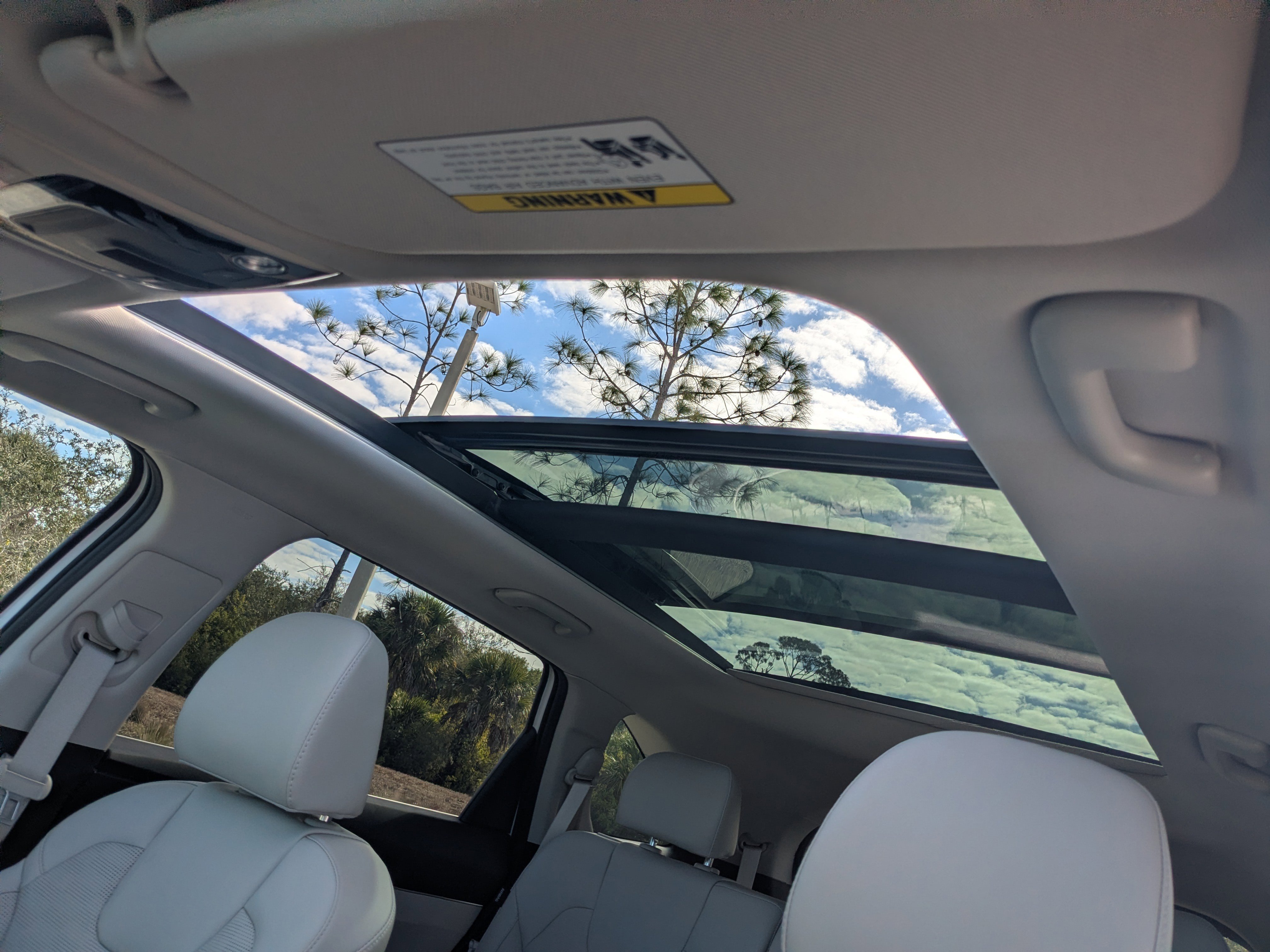 Certified 2025 Kia Sorento S w/ Panoramic Sunroof Package image 29