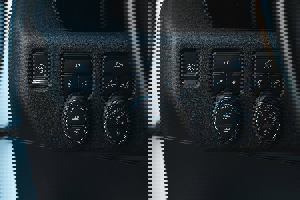 Used 2024 Chevrolet Silverado 2500 LT image 38
