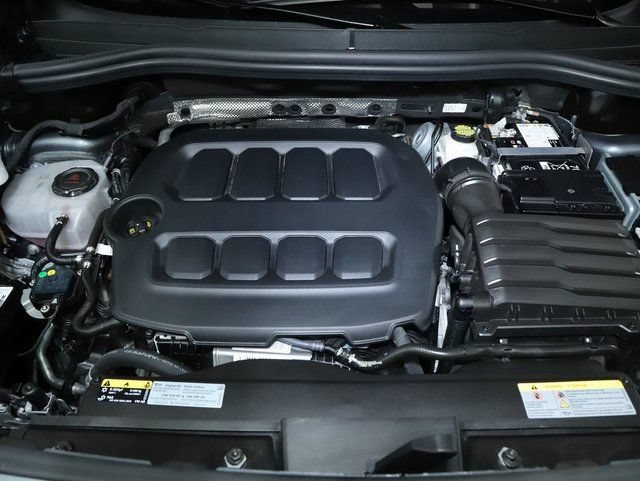 Certified 2025 Volkswagen Tiguan SE AWD/4WD image 34