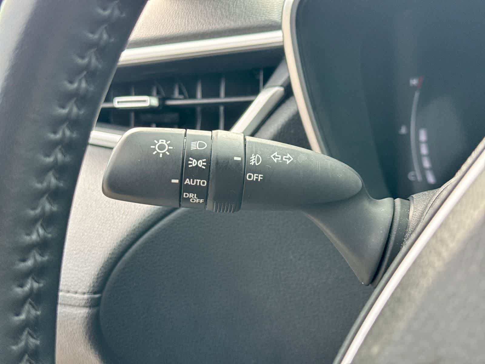 Used 2025 Toyota Corolla Cross XLE FWD image 33