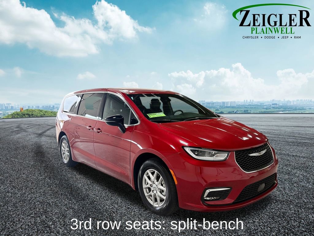 Used 2025 Chrysler Pacifica Select image 17