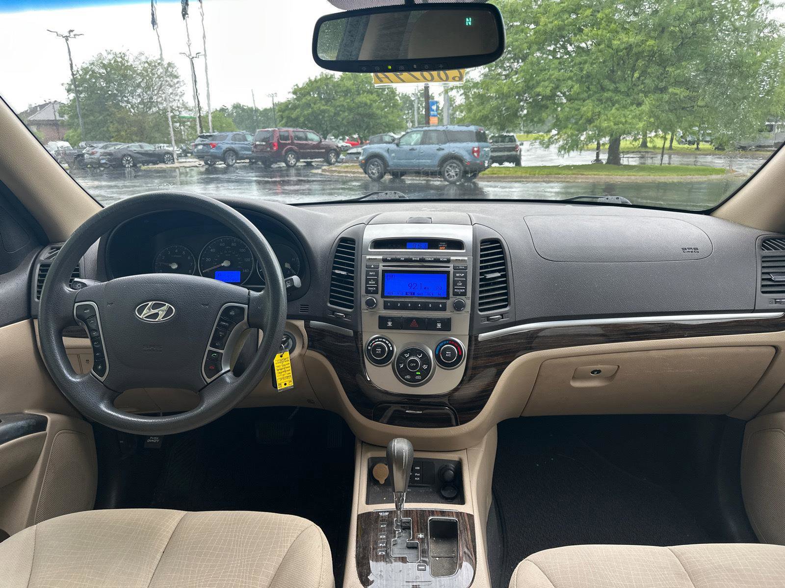 Used 2011 Hyundai Santa Fe GLS FWD image 2