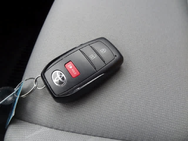 Used 2025 Toyota Tacoma SR5 AWD/4WD image 32