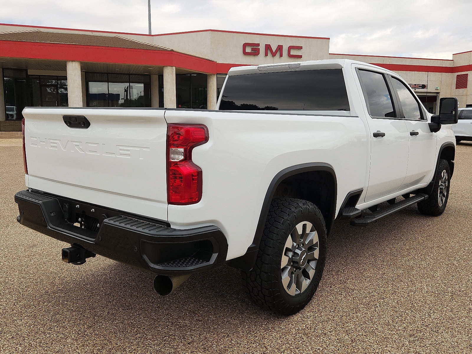 Used 2024 Chevrolet Silverado 2500 Custom w/ Custom Value Package AWD/4WD image 4