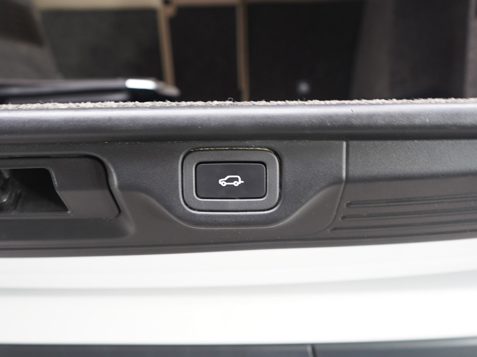 Used 2020 Land Rover Range Rover HSE image 18