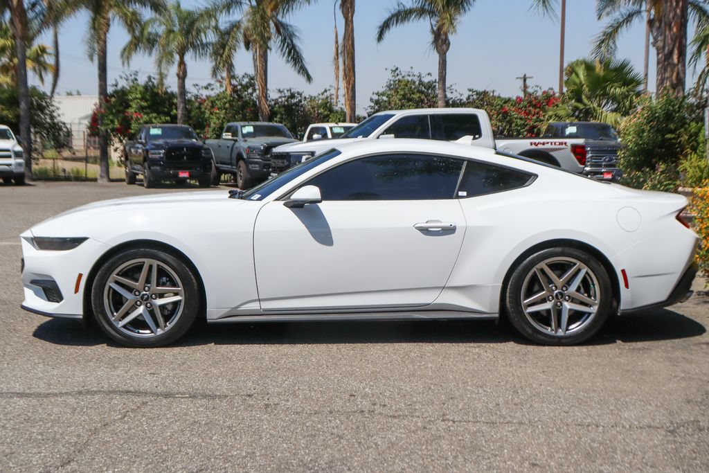 Used 2025 Ford Mustang Coupe RWD image 5