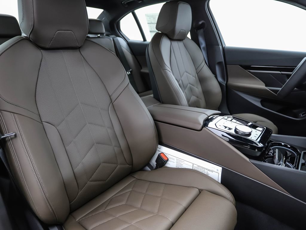 Certified 2025 BMW 530i xDrive w/ Premium Package image 30