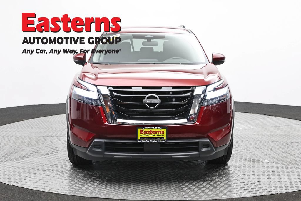 Used 2025 Nissan Pathfinder SV FWD image 2