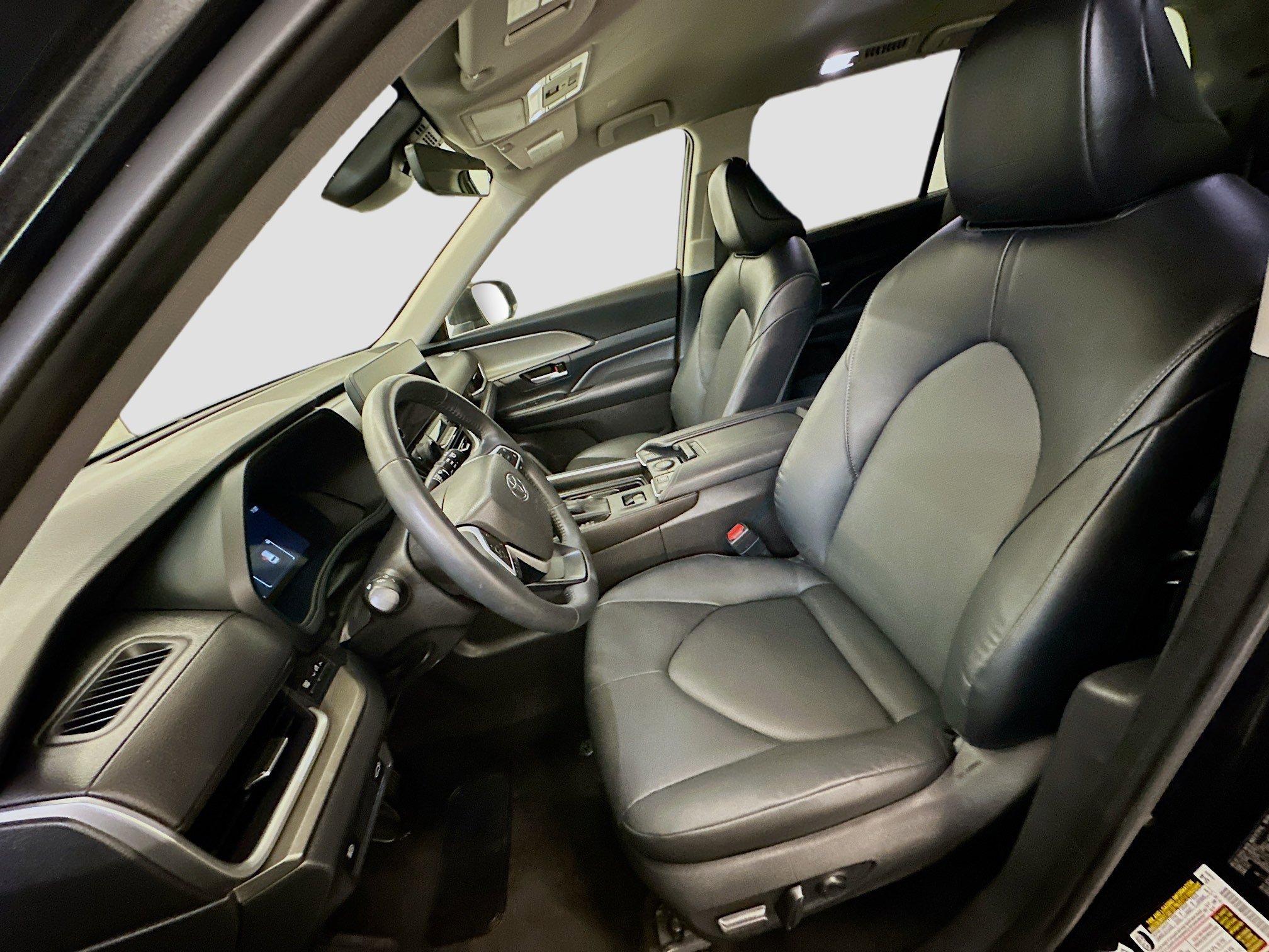 Used 2025 Toyota Grand Highlander AWD image 13