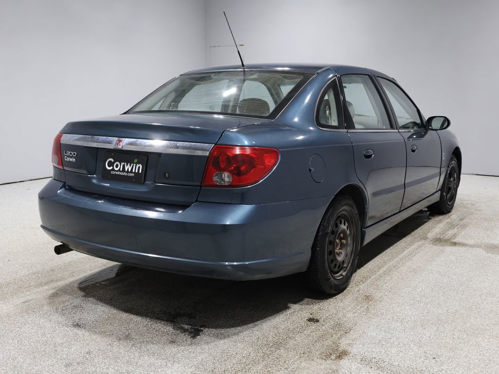 Used 2004 Saturn L-Series L300 image 2