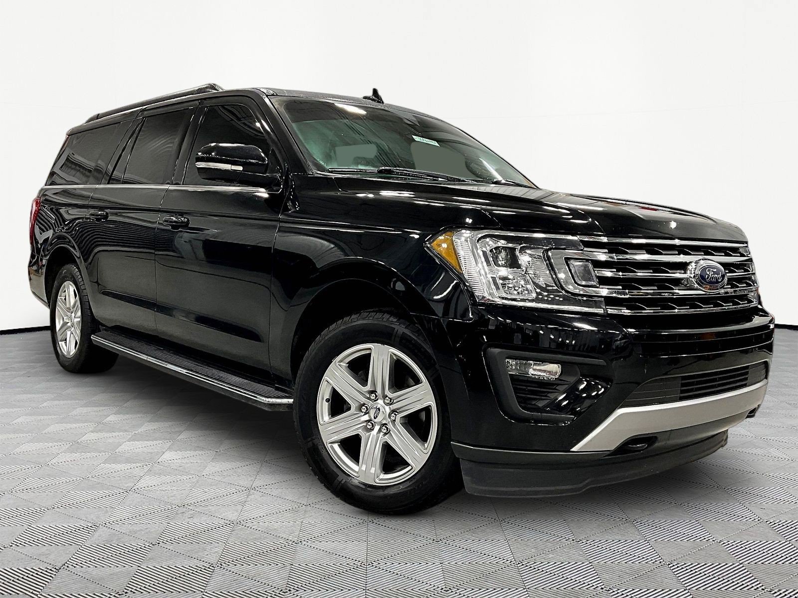 Used 2018 Ford Expedition Max XLT w/ Equipment Group 202A AWD/4WD image 3