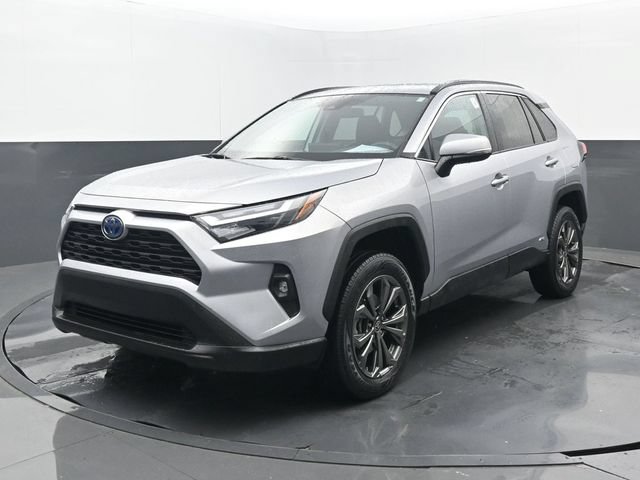 Used 2022 Toyota RAV4 XLE Premium AWD/4WD image 25