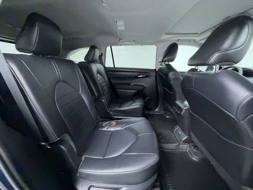 Used 2022 Toyota Highlander XLE image 17