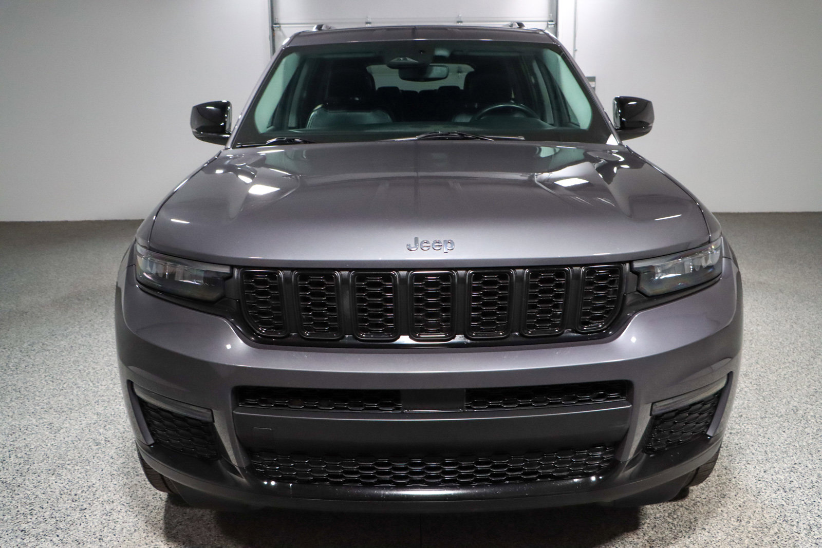 Used 2022 Jeep Grand Cherokee L Limited w/ Black Appearance Package image 4