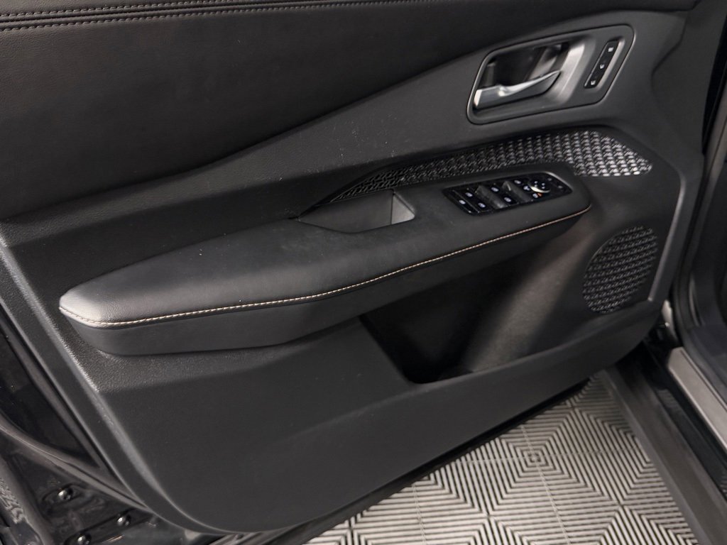 Used 2023 Nissan Ariya AWD image 25