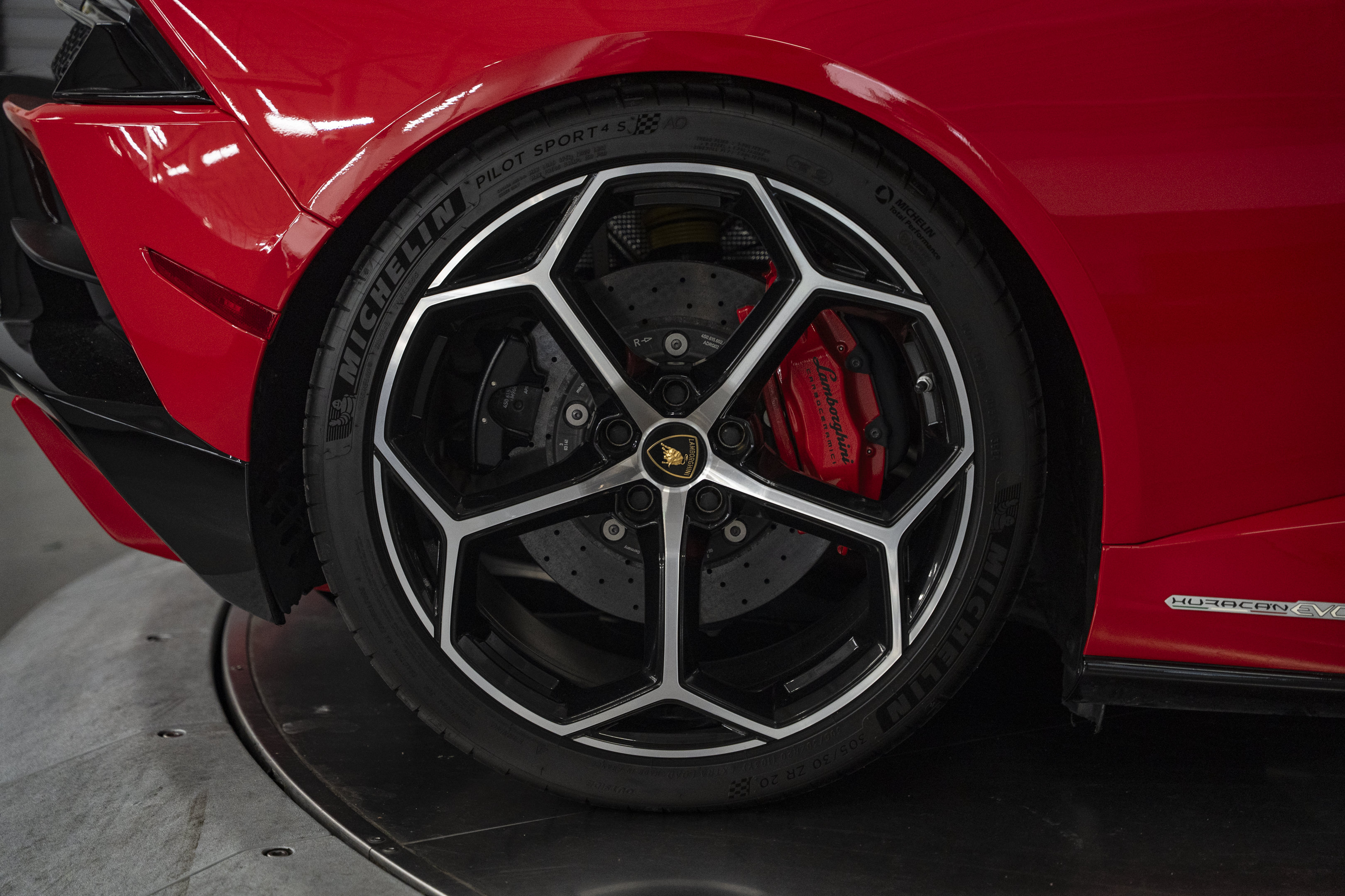 Used 2020 Lamborghini Huracan EVO AWD/4WD image 17