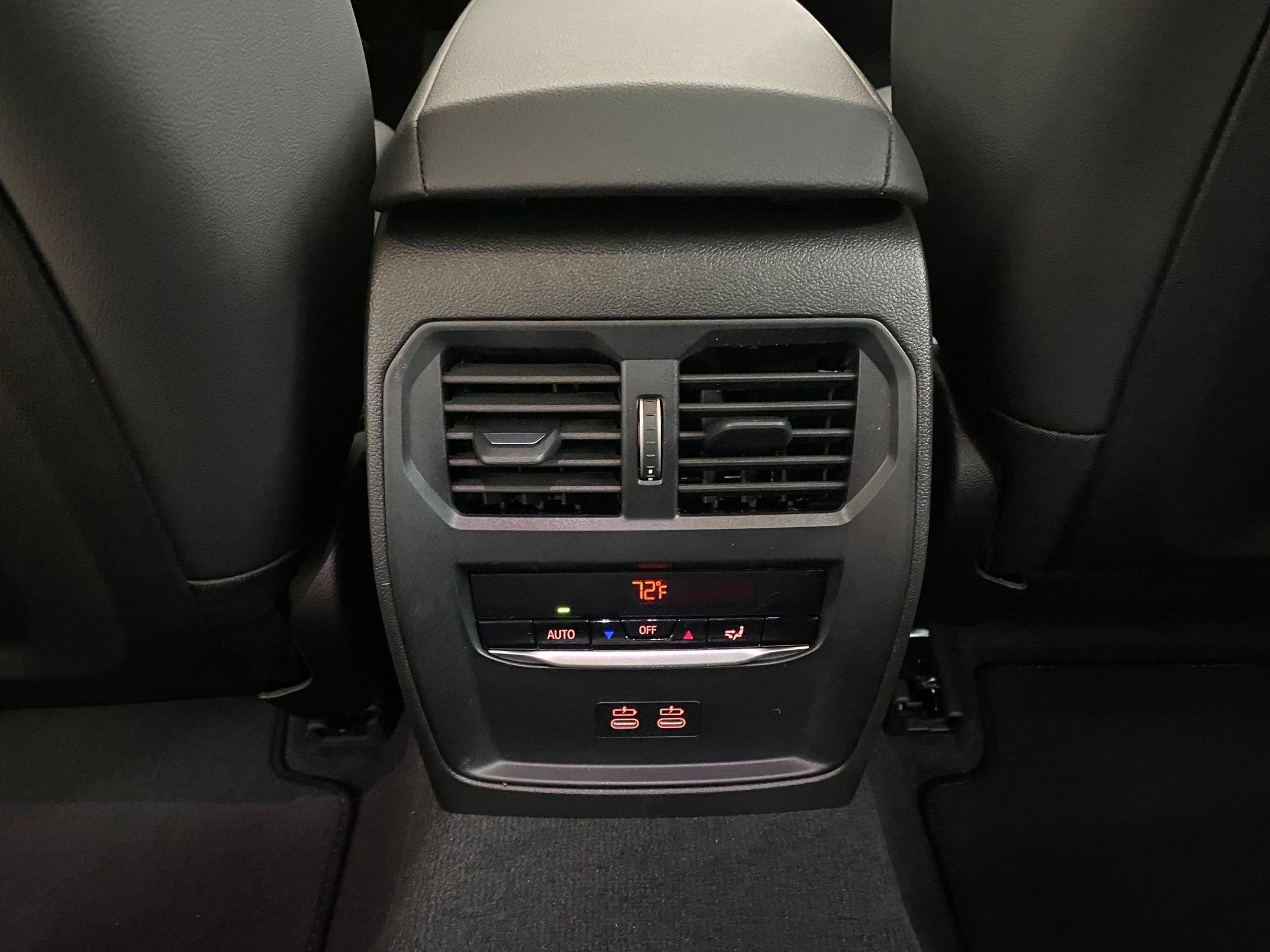 New 2025 BMW 330i xDrive Sedan w/ Convenience Package image 29