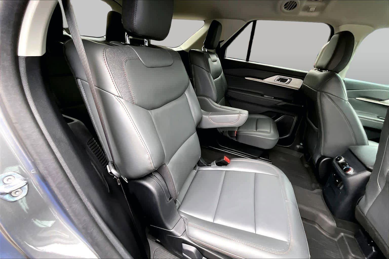 Used 2025 Ford Explorer Active w/ Active Comfort Package RWD image 20
