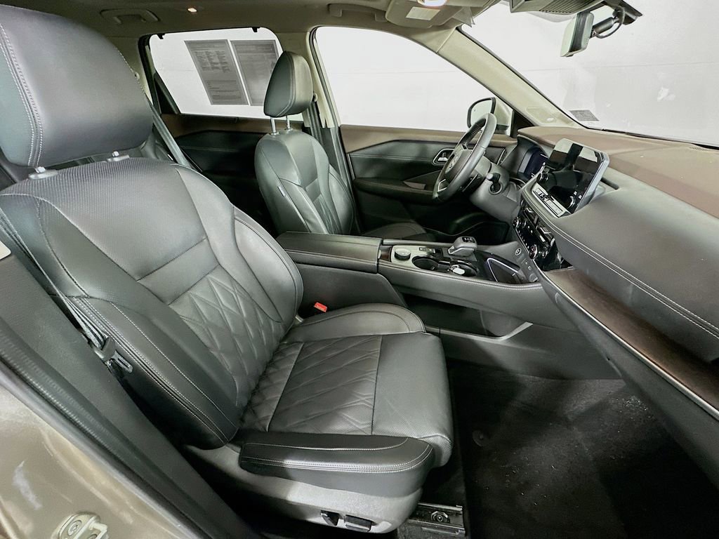 Certified 2023 Nissan Rogue Platinum w/ Platinum Premium Package image 39