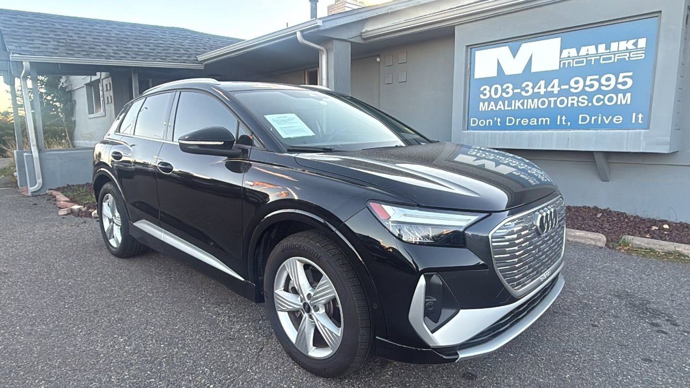 Used 2024 Audi Q4 e-tron Premium Plus w/ Premium Plus image 1