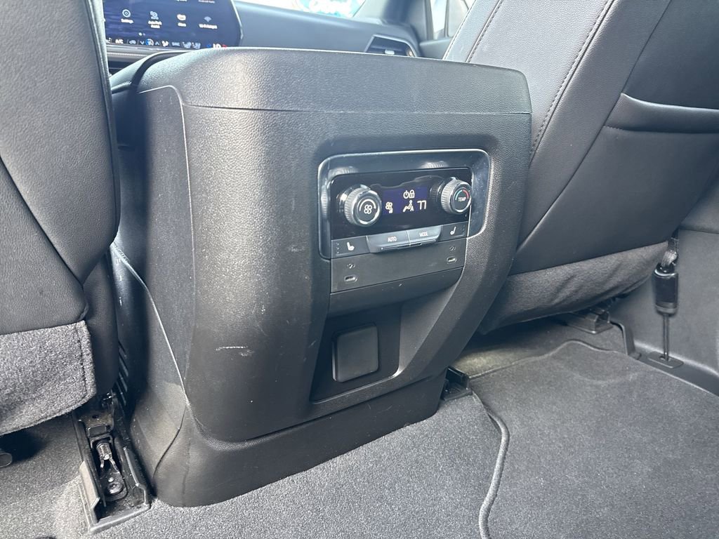 Used 2025 Chevrolet Suburban Premier AWD/4WD image 25