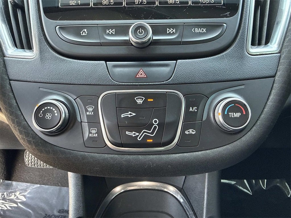 Used 2018 Chevrolet Malibu LT image 19