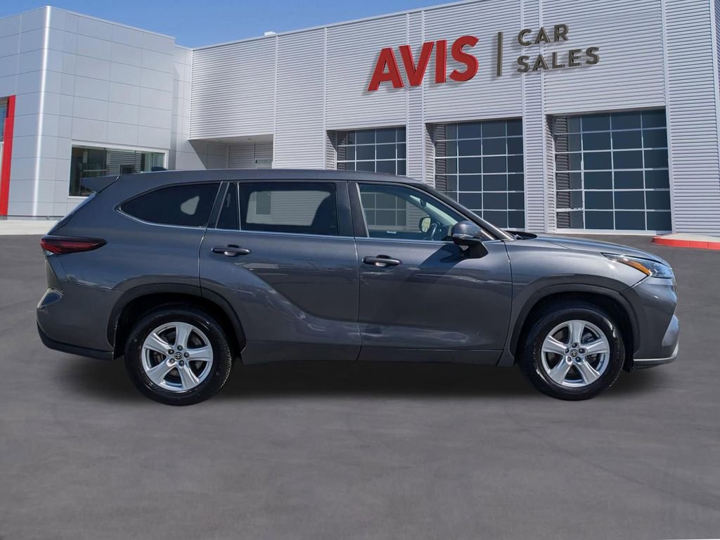 Used 2024 Toyota Highlander LE image 5