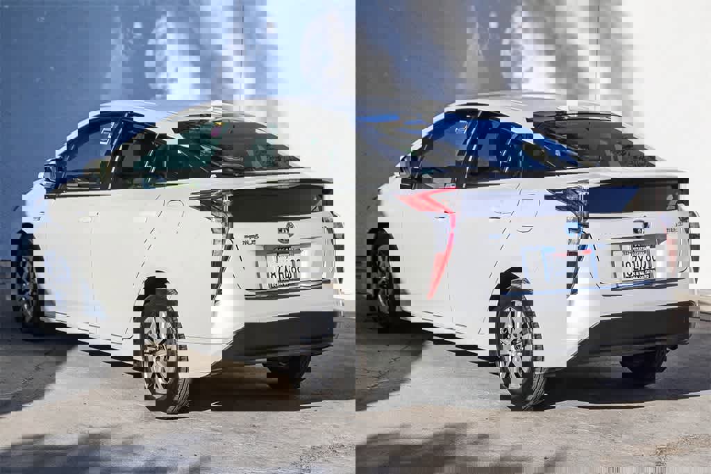 Used 2016 Toyota Prius Three image 6