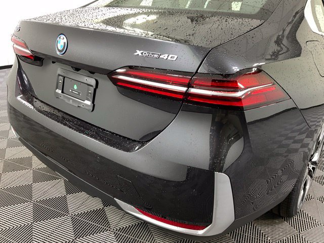 Used 2025 BMW i5 xDrive40 w/ Premium Package AWD/4WD image 7