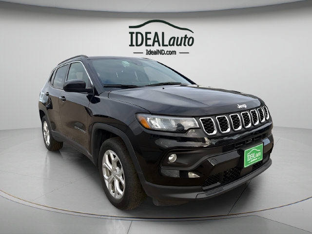 Used 2024 Jeep Compass Latitude AWD/4WD image 1